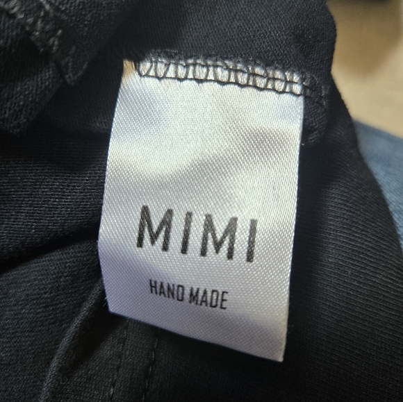 MIMI long Sleeve Black Shirt with A Graphic  Design And Bow. Size Medium - Picture 11 of 14